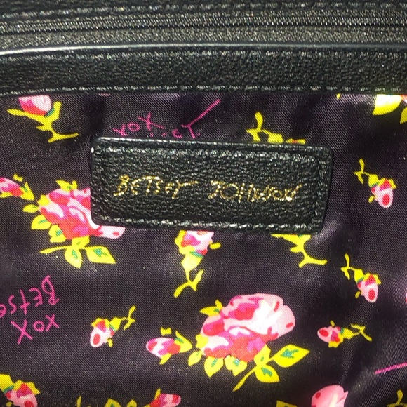 New Betsey Johnson shoulder Bag. Hot Barbie Pink with Black Accent. Full Lining - Picture 13 of 15